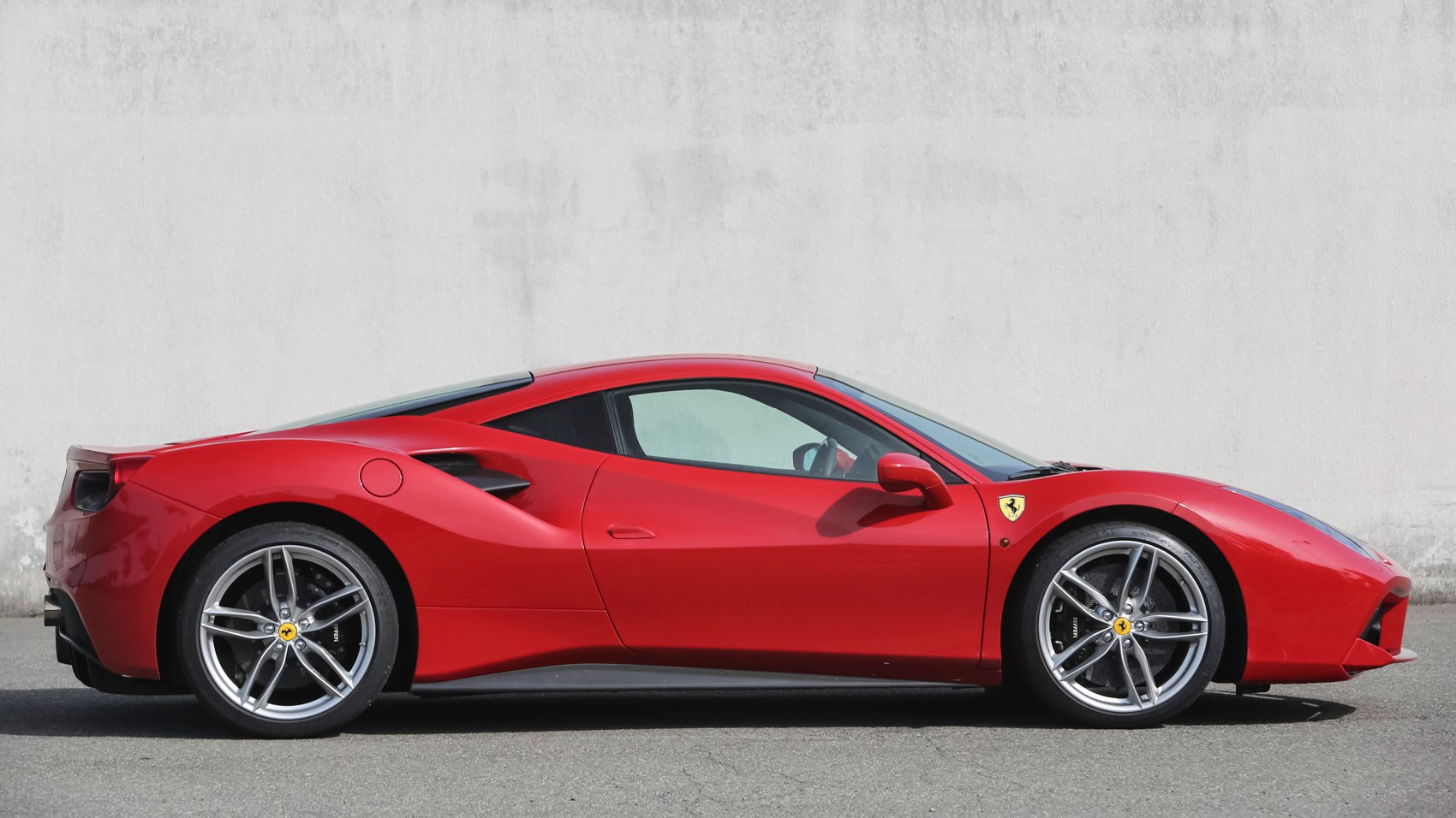 Ferrari 488 GTB já bate recordes! (com vídeo)