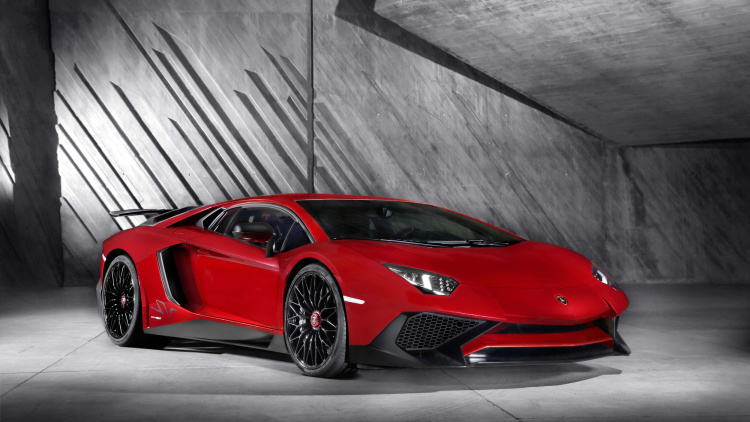 Vai ao Mónaco? Alugue um Aventador SV!