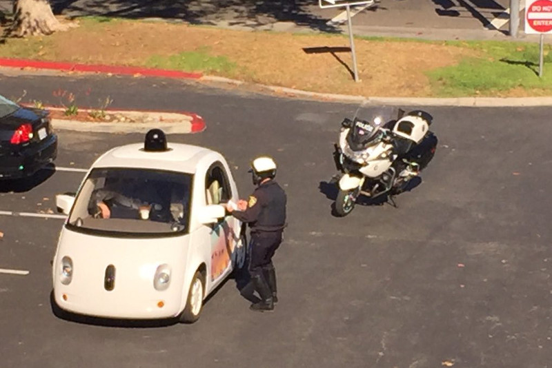 Veículo Autónomo da Google apanhado por… velocidade a menos!