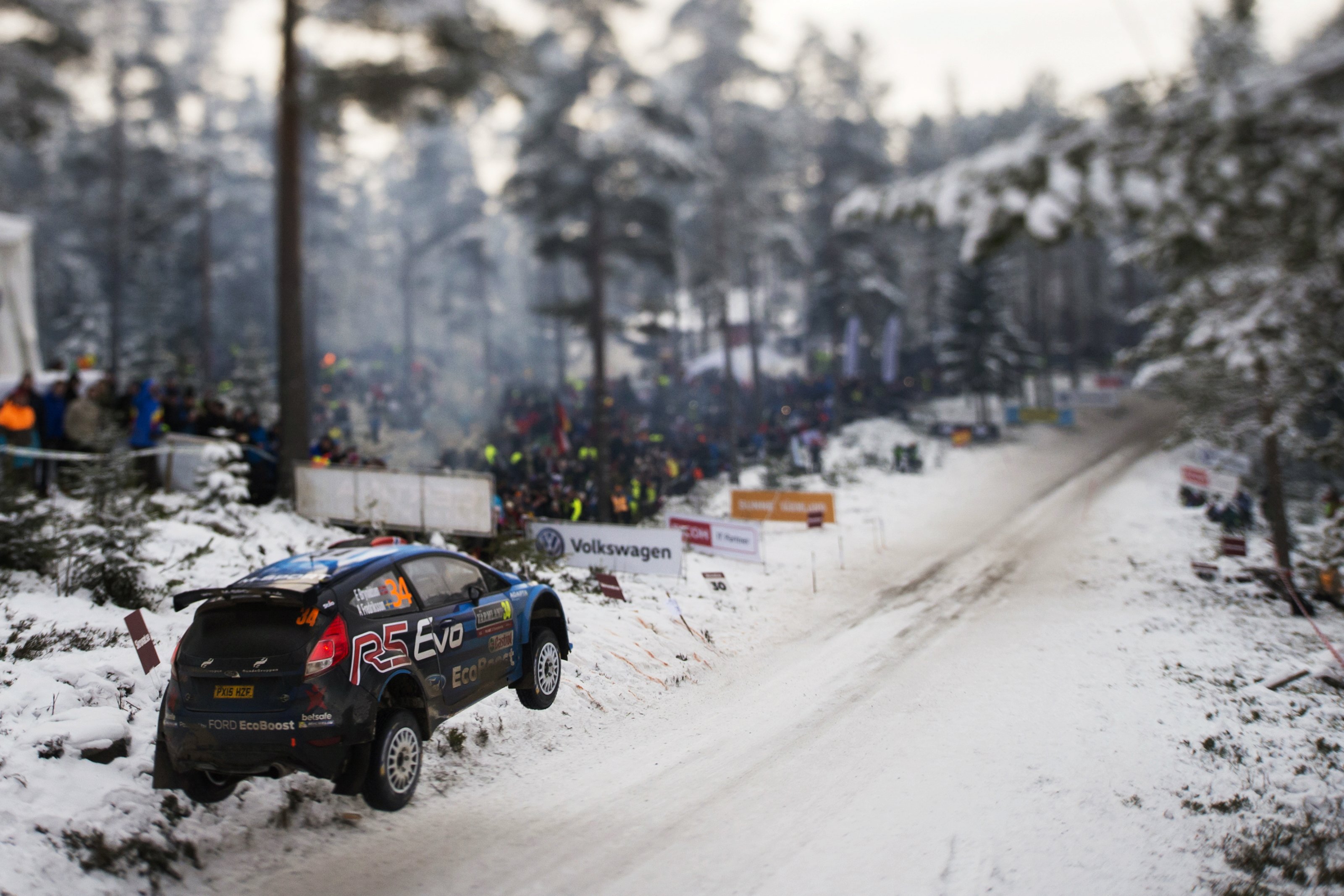 Brynidlsen faz Ford Fiesta voar 45 metros!