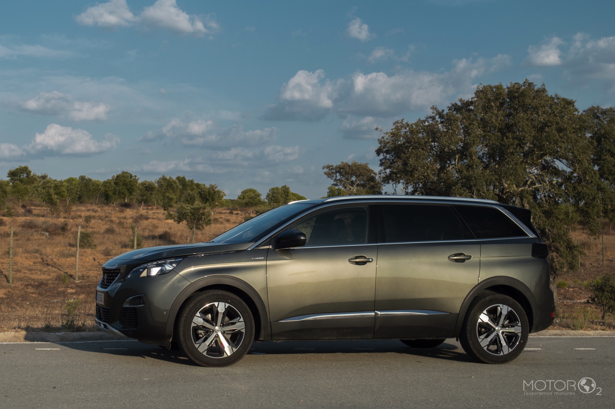 Testámos o Peugeot 5008 com o novo motor 1.5 BlueHDi, sabe o que achámos.