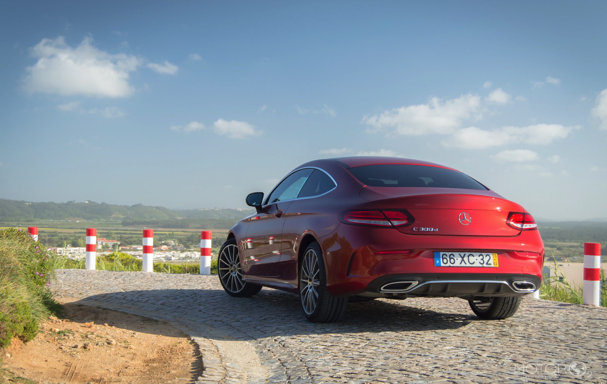 Mercedes-Benz C300d Coupé: “Em fuga para a Nazaré!”