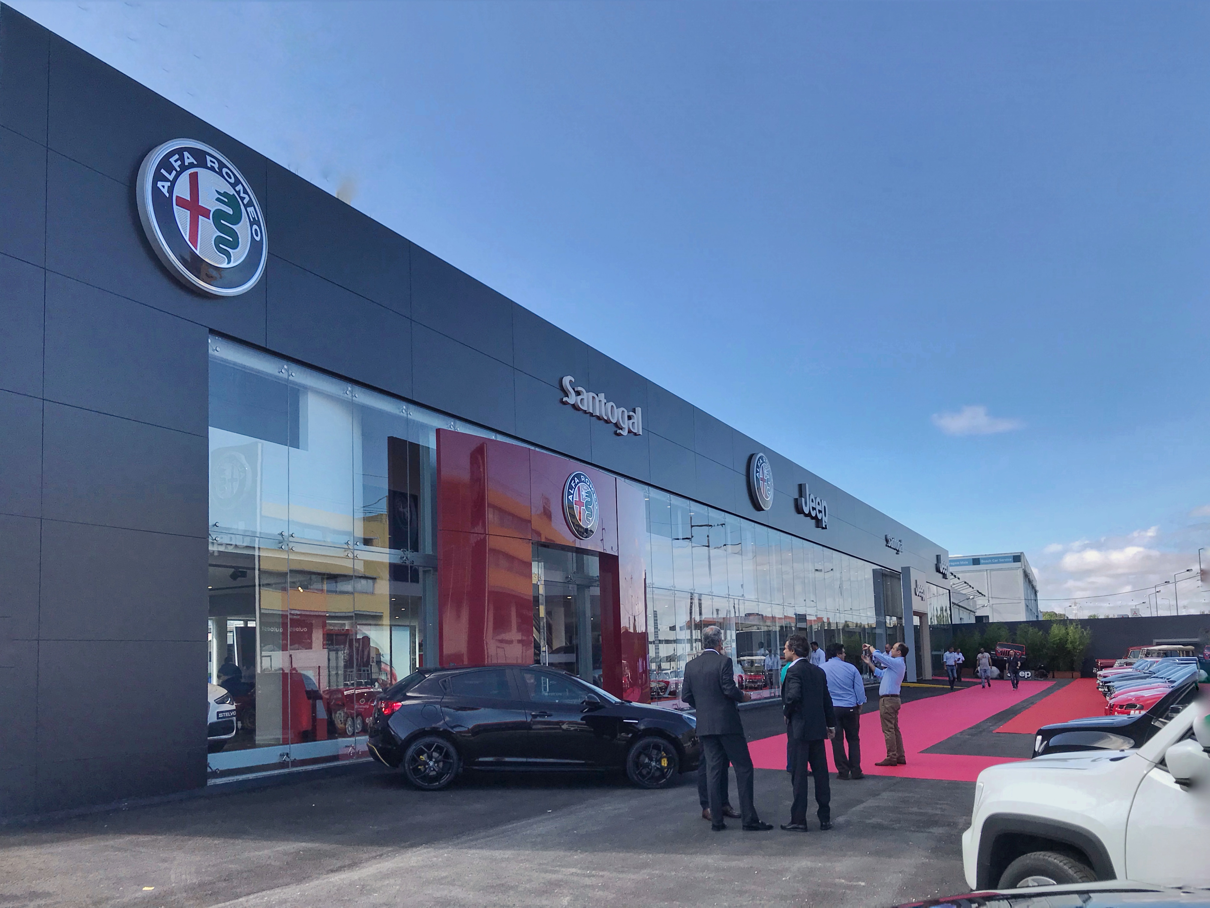 Santogal inaugura novo concessionário Alfa Romeo e Jeep