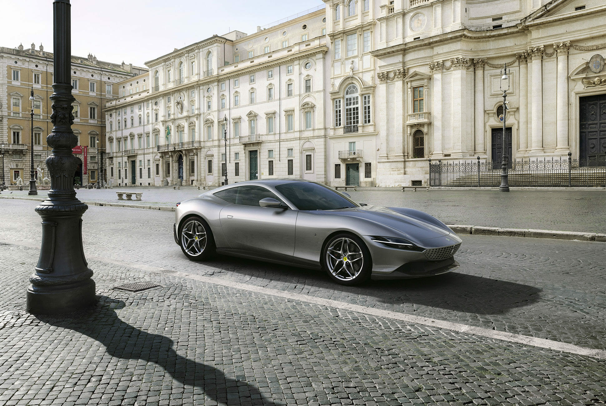 Ferrari Roma é o novo GT que busca inspiração do passado