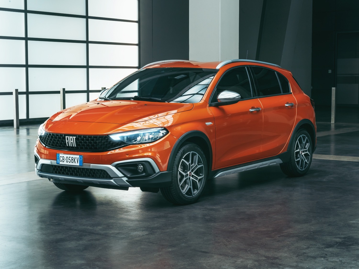 FIAT Tipo renovado e com nova versão Cross
