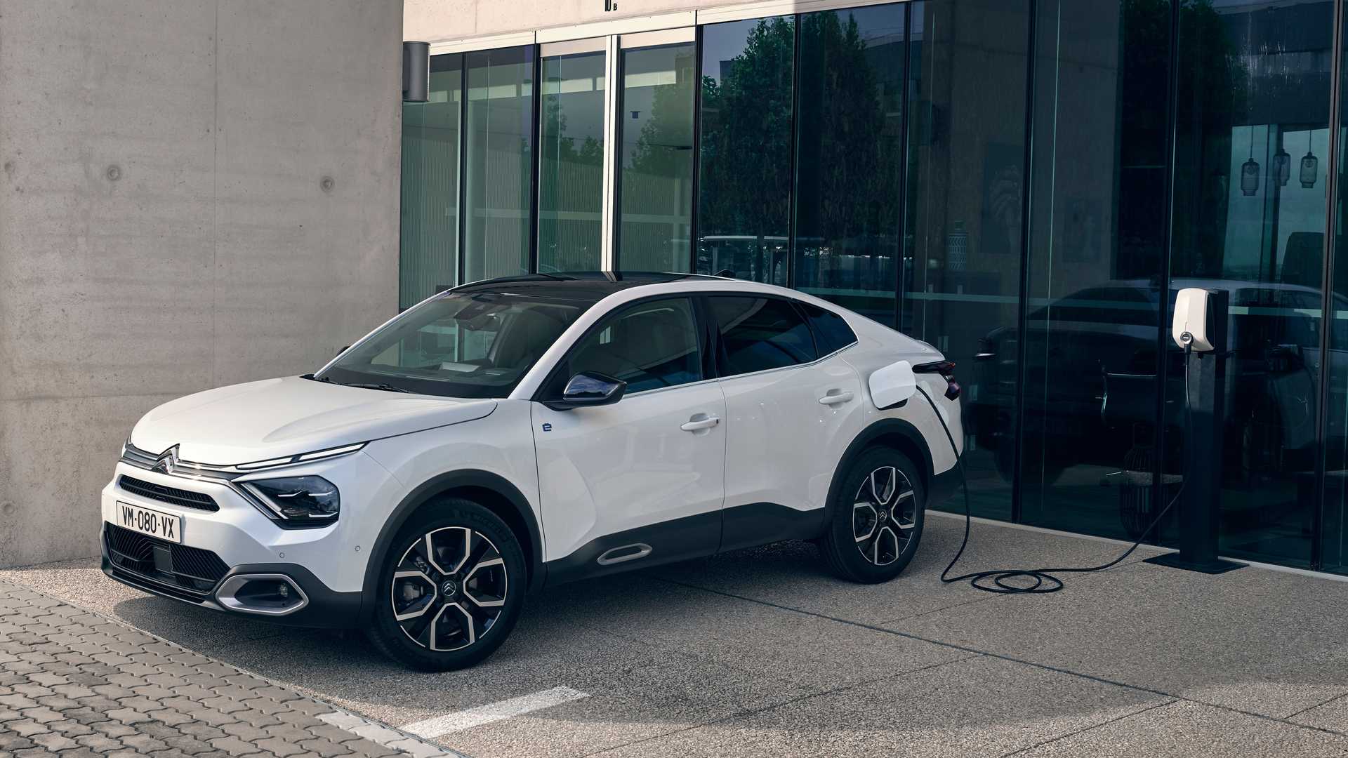 Citroën apresenta ë-C4 X e C4 X como nova solução familiar