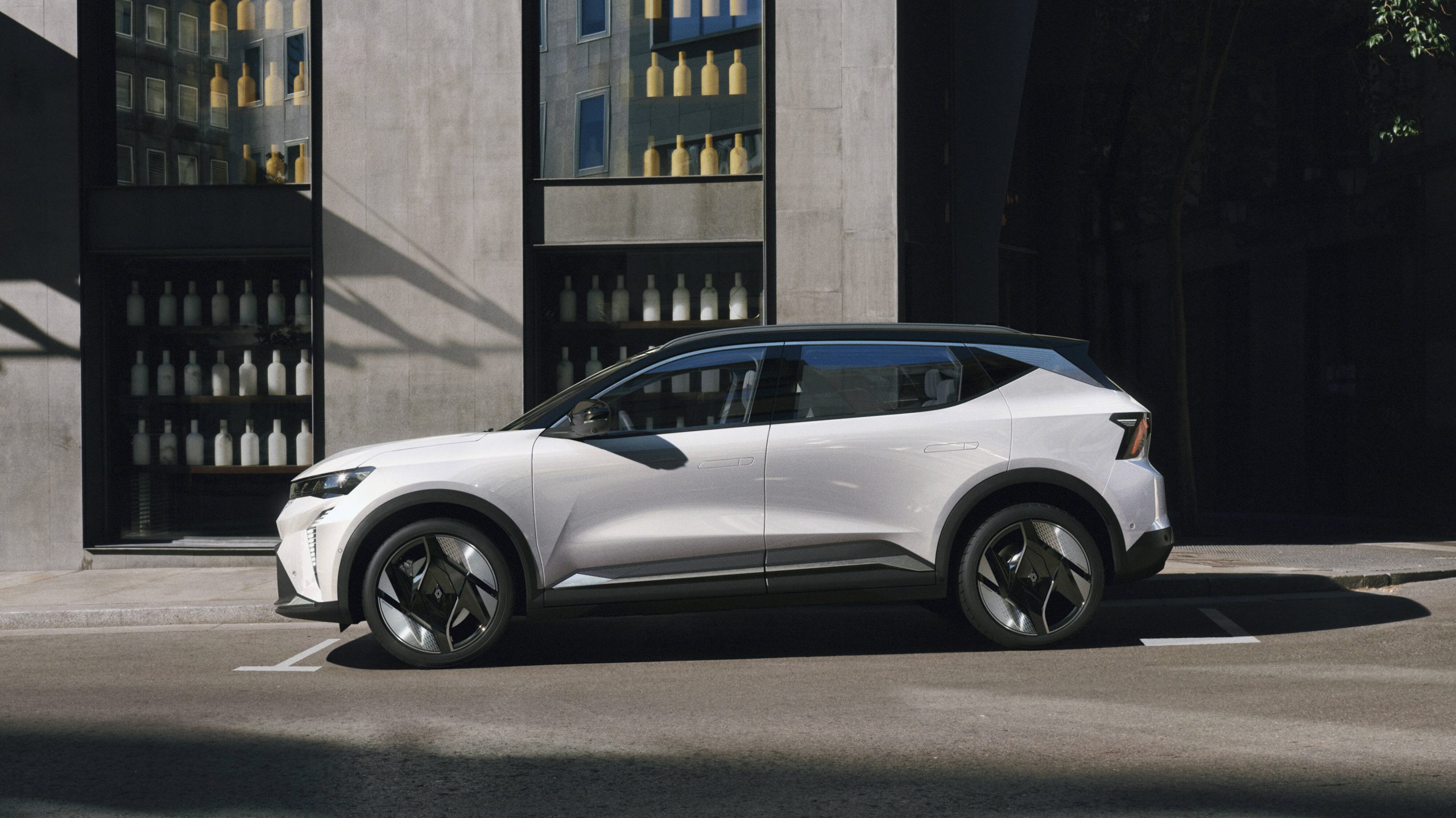 Renault Scenic E-Tech 100% elétrico já pode ser encomendado